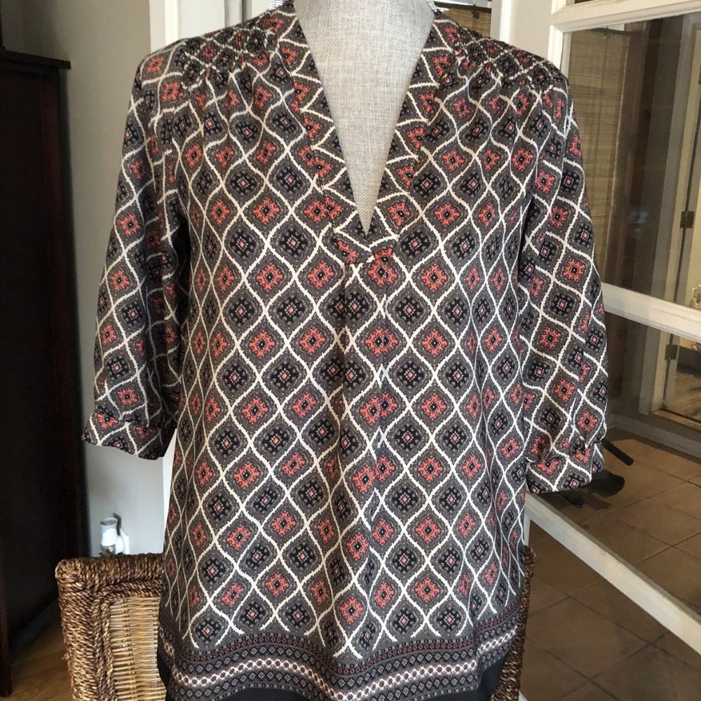 ANN TAYLOR Petite - V-Neck Top - Diamond Pattern